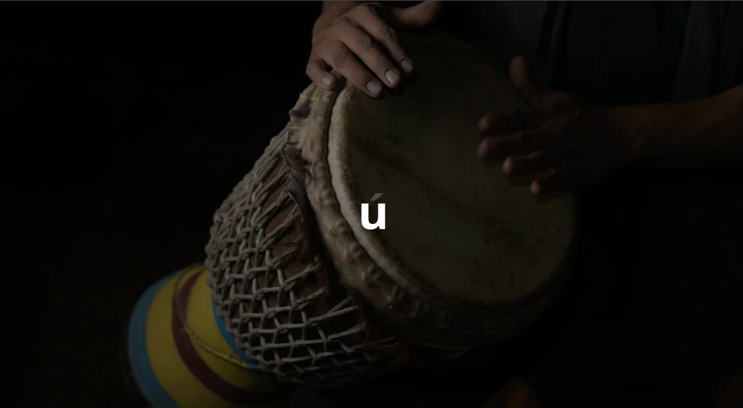 ILÙ IRE — Detalhe da identidade e da percussão